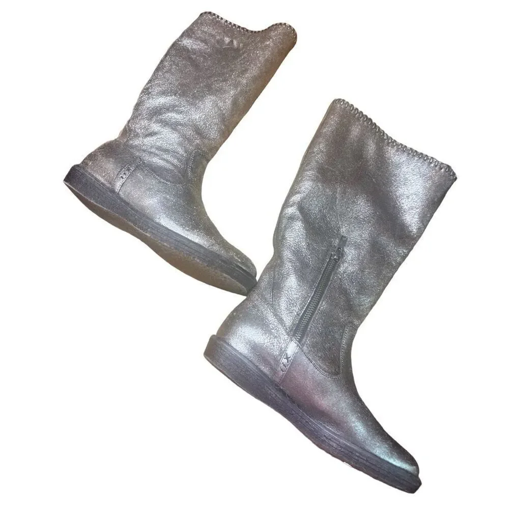 Trask Ariana Shearling Boots in Silver With 1/4 Zip NWT No Box Size 6